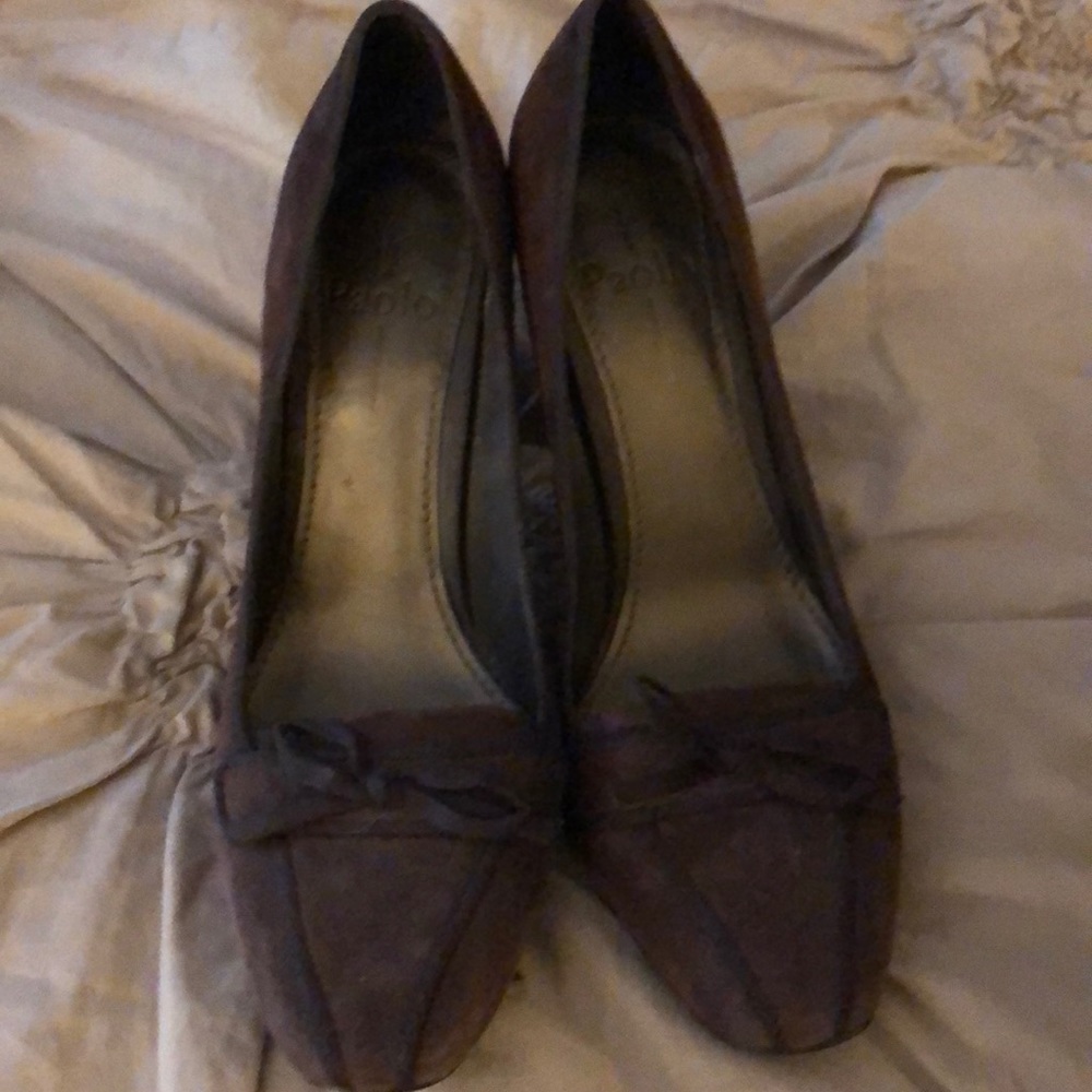 Brown Suede heels with bow